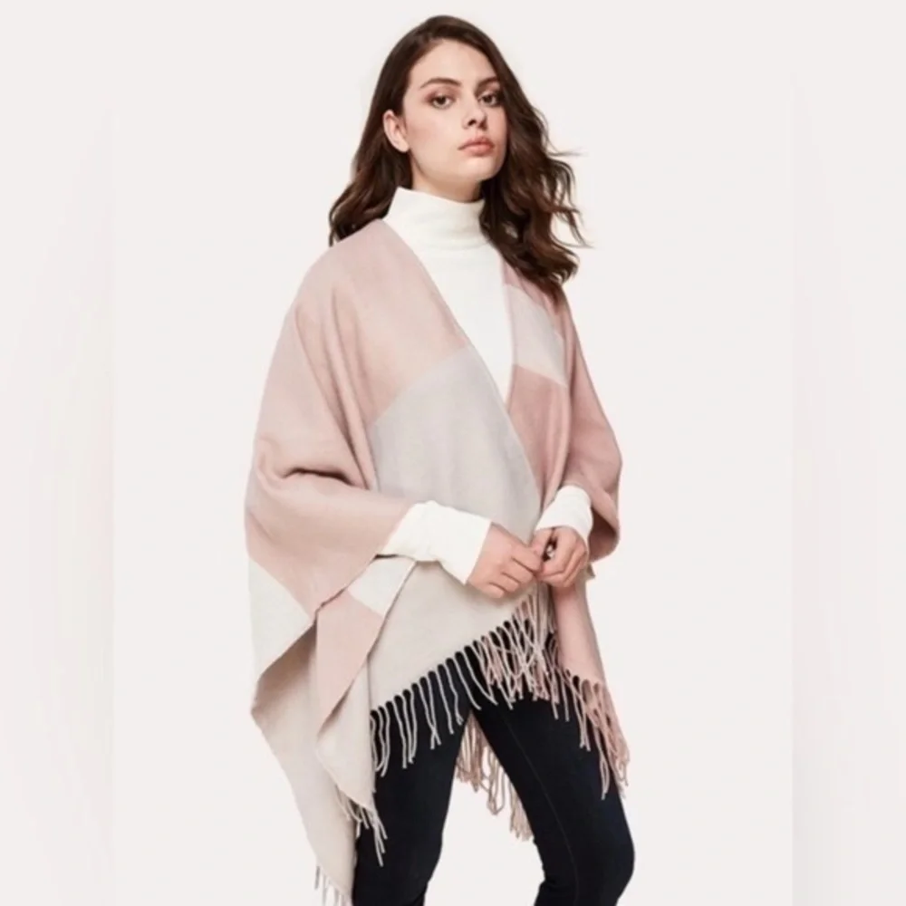 NWT Soia & Kyo Woven Scarf wit Fringe